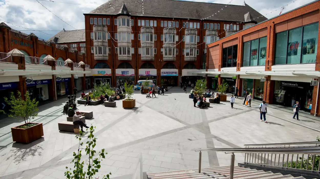 Do You Need to Tap Out on Ealing Broadway Travel Guide