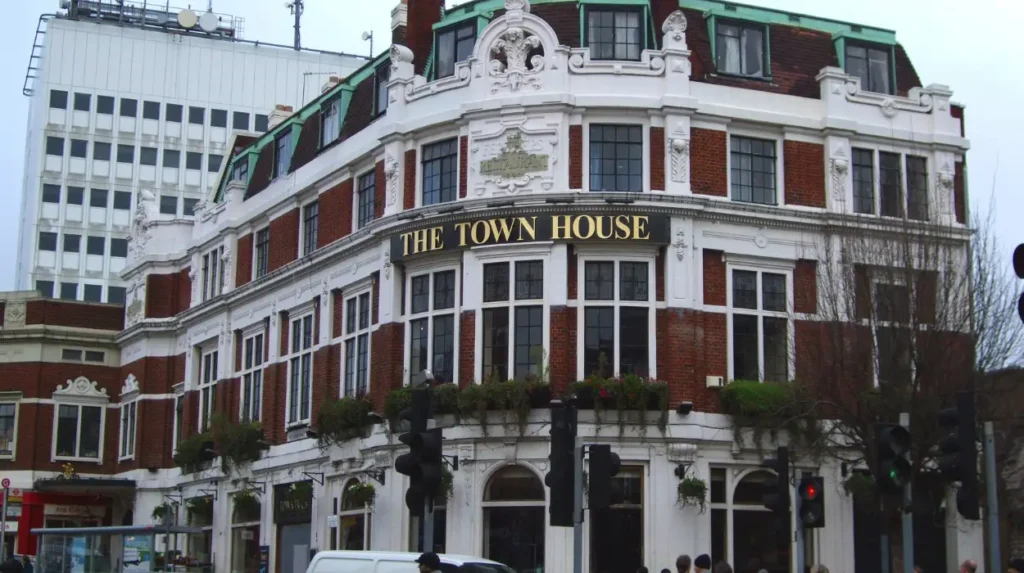 Is Ealing a Nice Place to Live? A Complete Guide for 2025