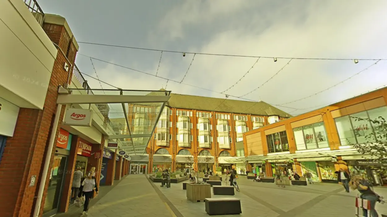 What Time Does Ealing Broadway Close Opening Hours Guide