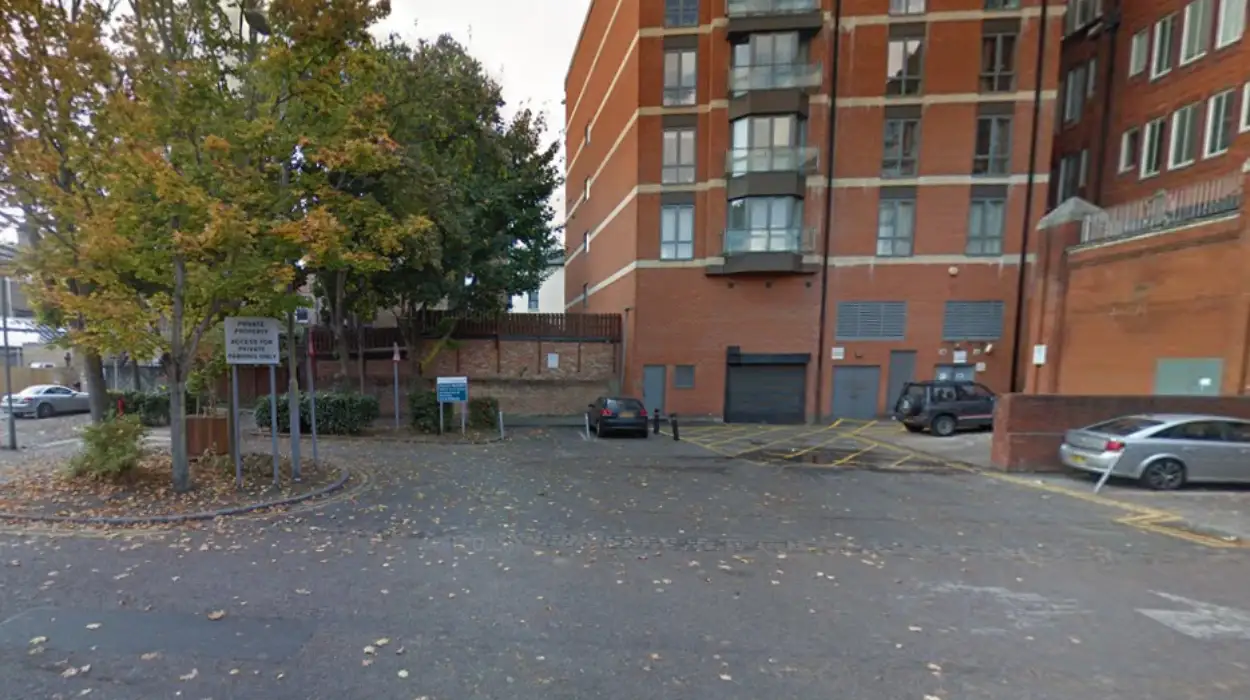 Where to Park in Ealing Best Parking Spots & Tips